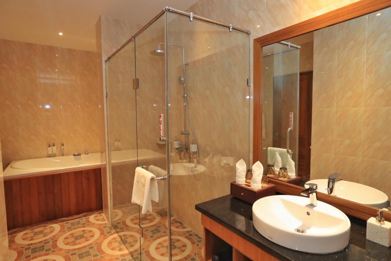 Sunset Palace View Suites Мандалей Екстериор снимка