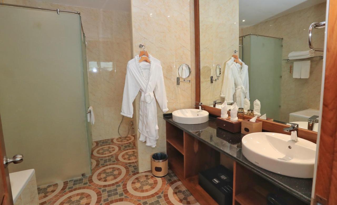 Sunset Palace View Suites Мандалей Екстериор снимка
